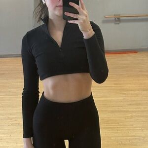 Aritzia Long Sleeve 1/4 Zip